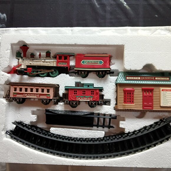 Dickensville Collectables Christmas Train Set - Vintage - Picture 6 of 8